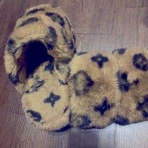COPY - Plush luxury slippers Lv
